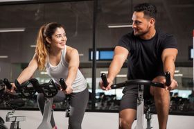 Schwitzen Frauen weniger als Männer?