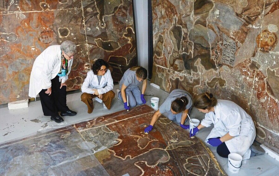 Pilar_Roig_Picazo,_75,_professor_of_Restoration_Sciences_at_the_UPV,_and_her_daughter_Pilar_Bosch_Roig,_42,_microbiologi
